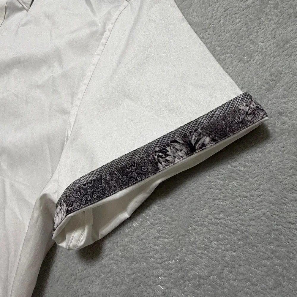 Robert Graham Button Up Men 2XL White Sports Car Graphic Short Sleeve Paisley